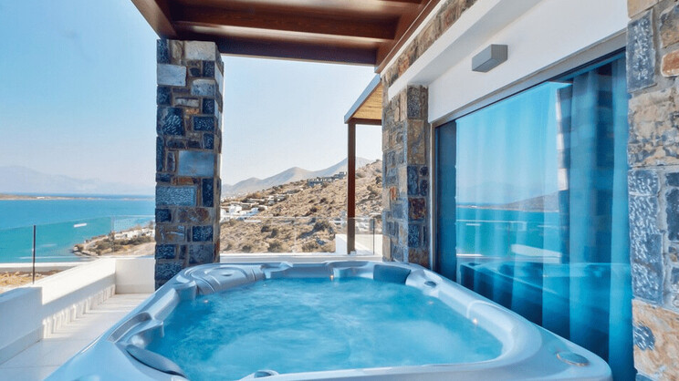 Deluxe Room With Jacuzzi And Sea View
